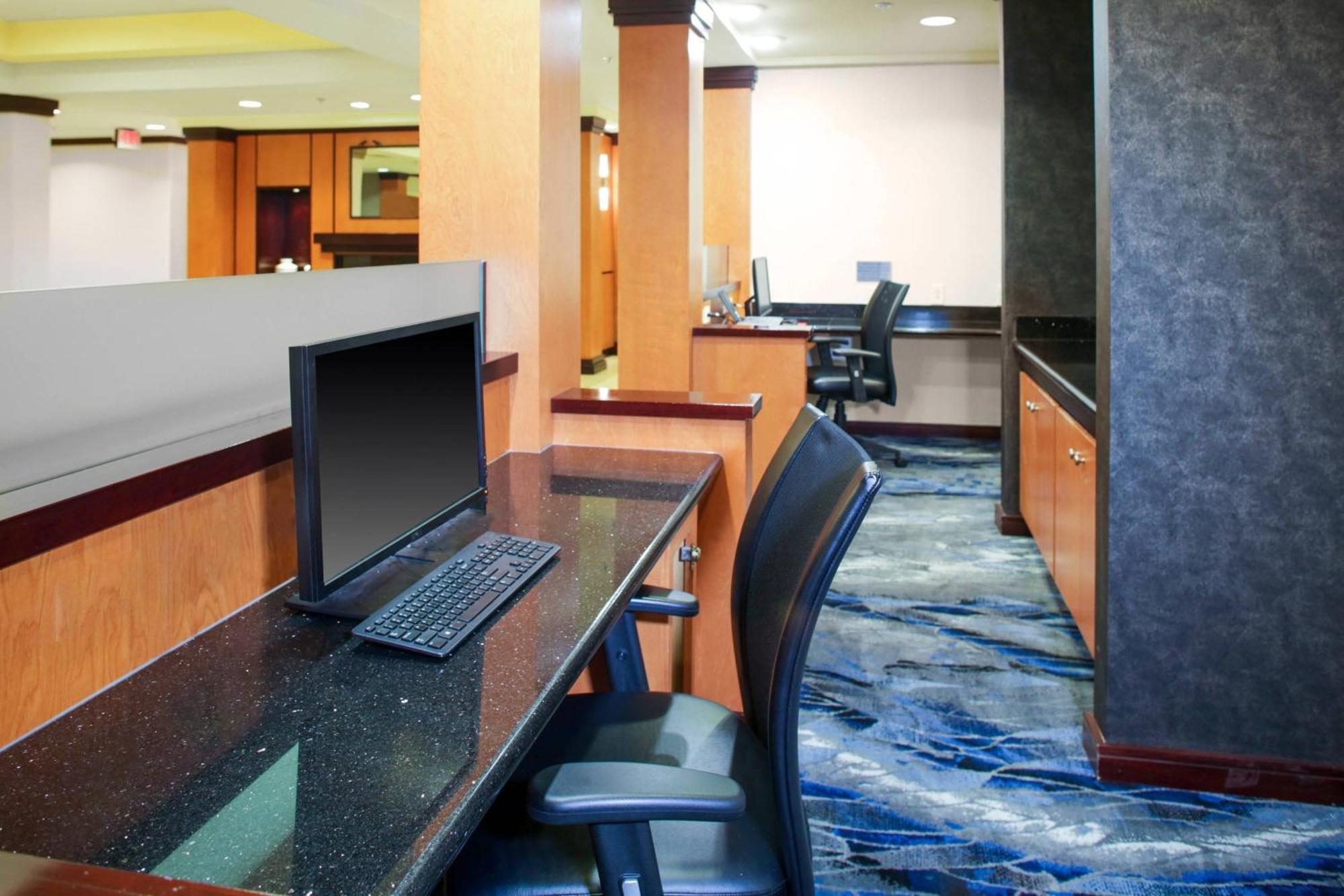 Fairfield Inn & Suites Milledgeville Exterior photo